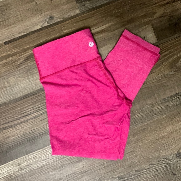 Pink Lululemon Capri Leggings - Size 4 - Picture 1 of 1